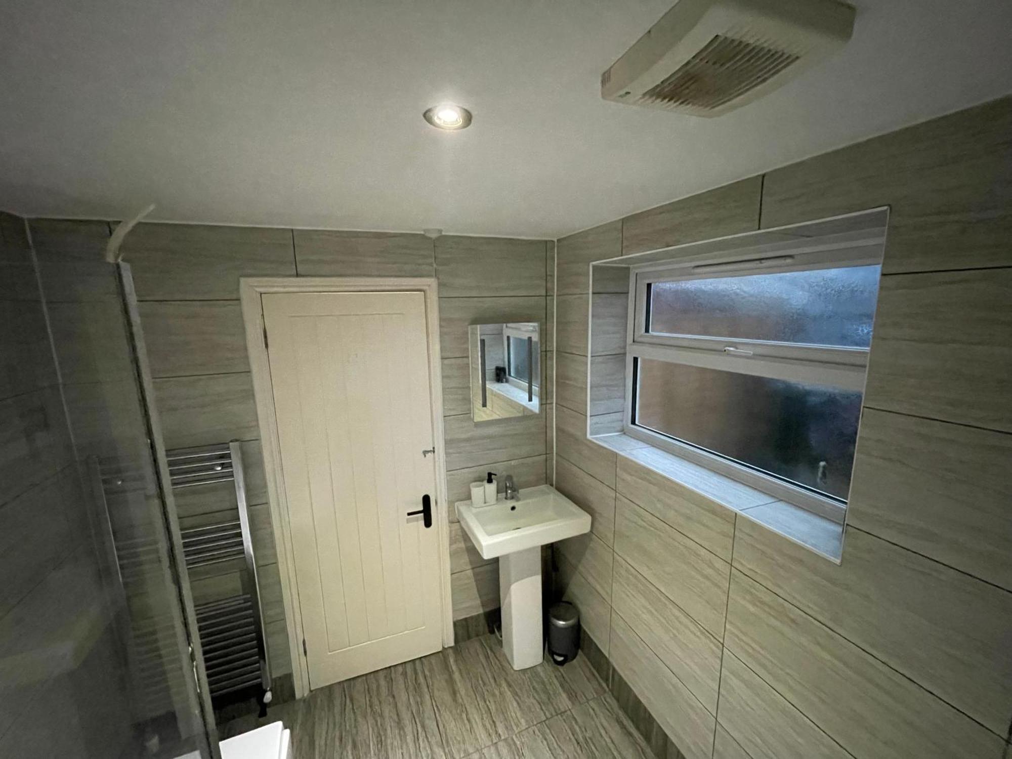 Welcome Rooms 54 Swindon Exterior photo